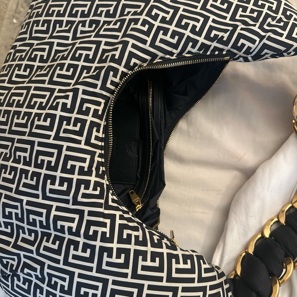 Balmain Hobo bag almost new! - Picture 3 of 4